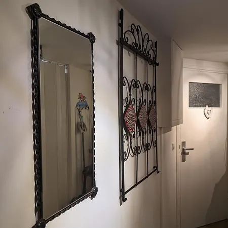 Garden Apartment, Apartment