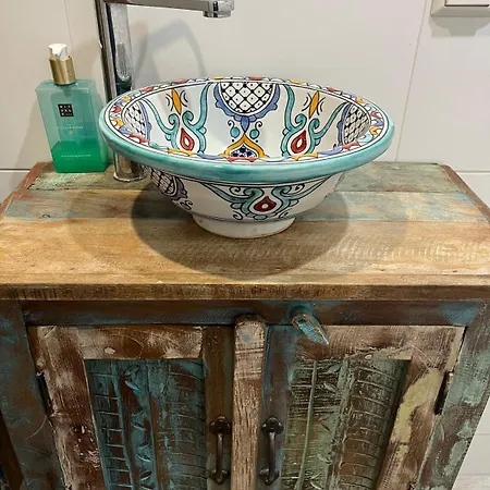 Garden Apartment, Apartment