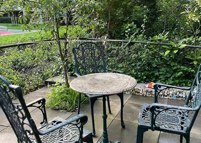 Garden Apartment, Appartement *