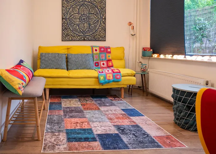 Garden Apartment, Appartement