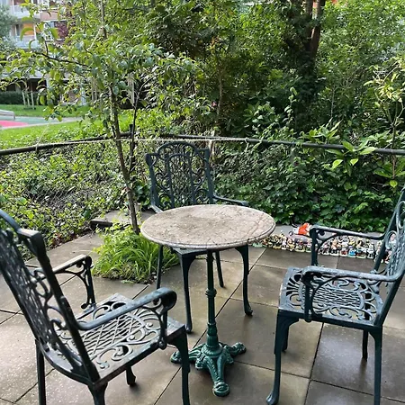 Garden Apartment, Apartman *