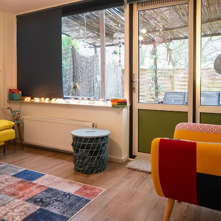 Garden Apartment, Apartman *